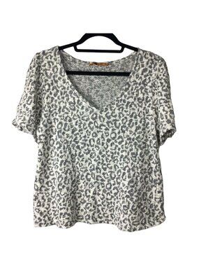 Belldini Size Medium Short Sleeve Sweater Animal Print Metallic